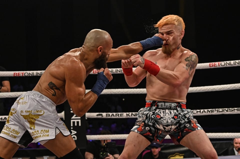 Edgard Plazaola fighting Chevvy Bridges at BKFC KnuckleMania 2